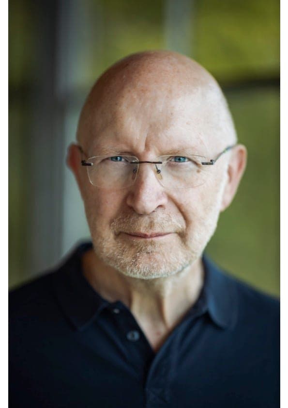 Porträt von Univ.-Prof. Dr. Lucian Hartmut Schröder